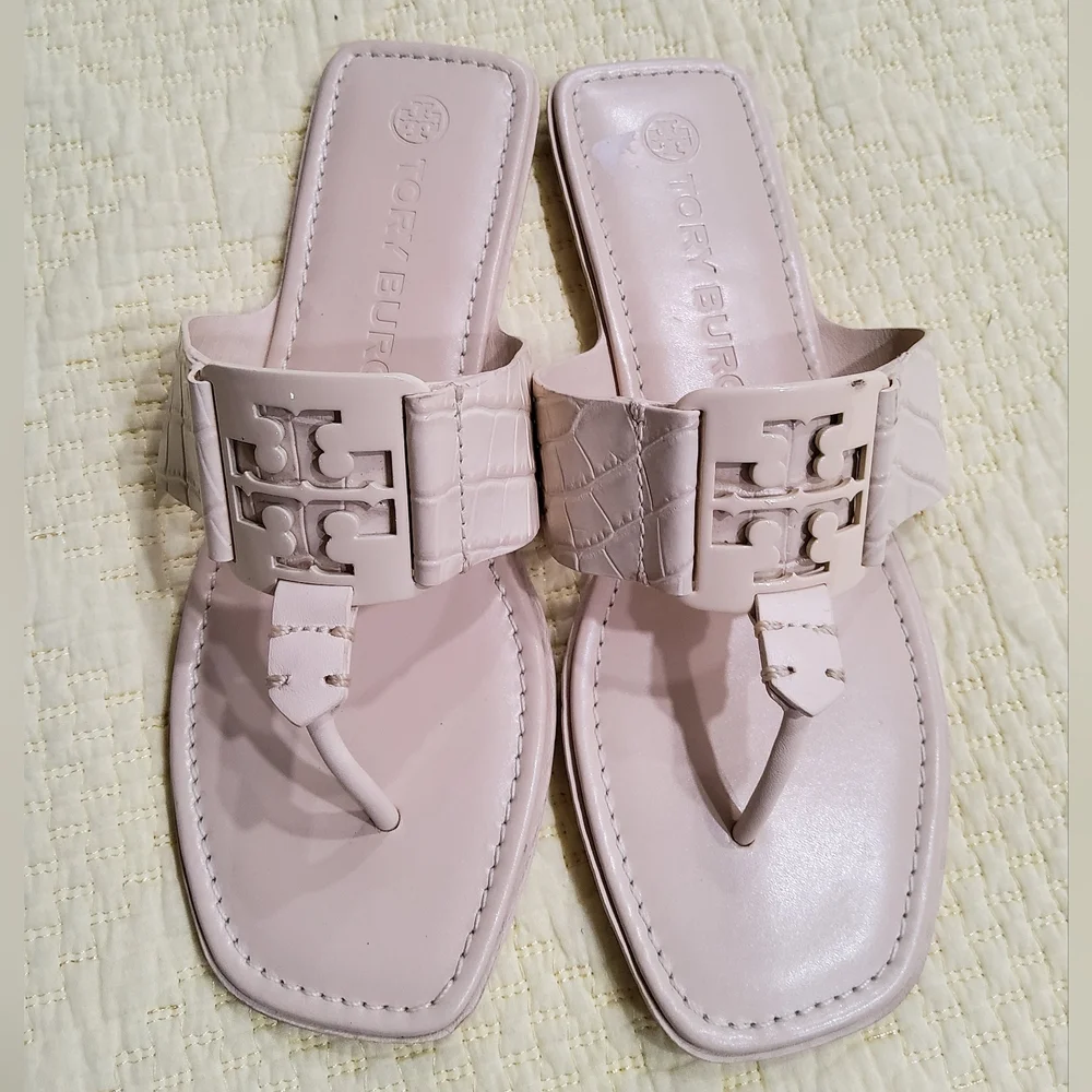 Tory Burch Metal Logo Croc Cream Sandals Size 8,5